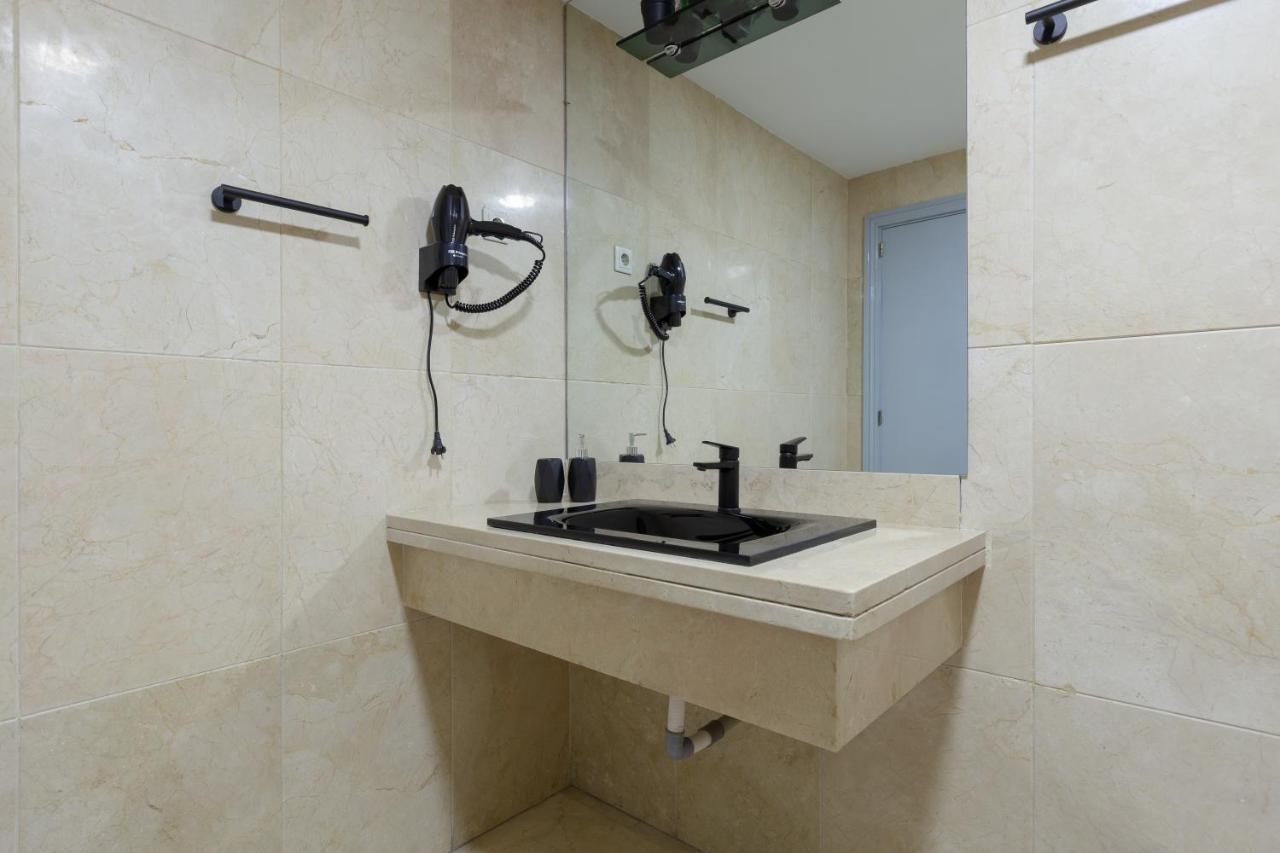 Luminoso Apartamento De Dos Habitaciones Con Terraza Y Parking En El Centro Malaga Ngoại thất bức ảnh