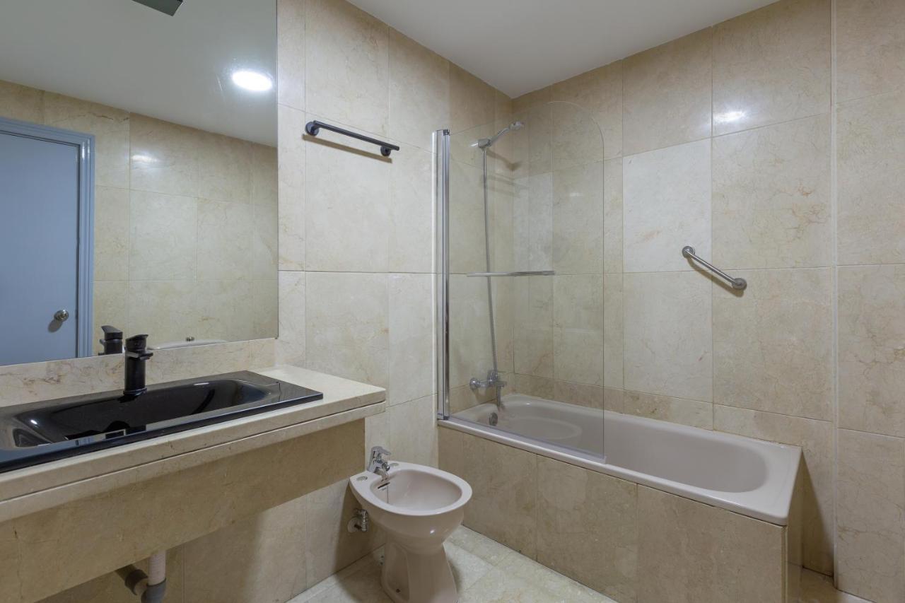 Luminoso Apartamento De Dos Habitaciones Con Terraza Y Parking En El Centro Malaga Ngoại thất bức ảnh